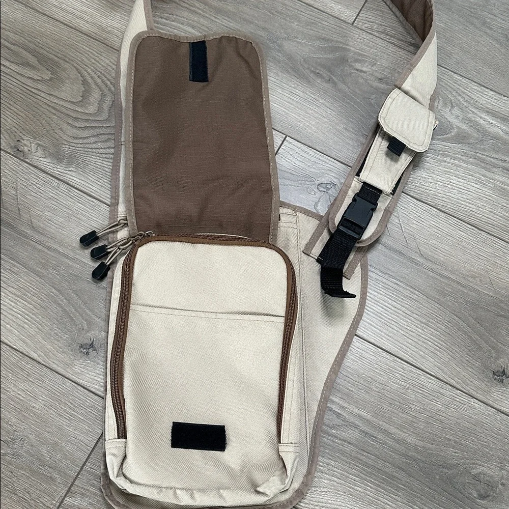 Vintage Disney Animal Kingdom Kilimanjaro Safari Crossbody Messenger‎ Bag Tan